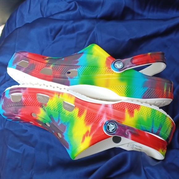 Crocs Men's Classic New Tie-Dye Graphic Clog Size 10 Men 12 Women NWOT - Picture 3 of 4